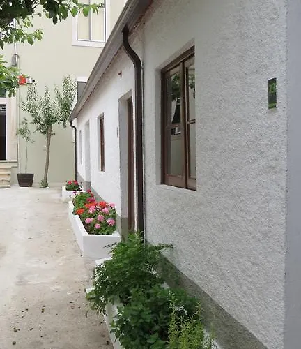 Local Duarte's Πανσιόν *